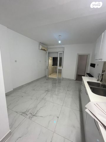 שלוש השעות 30