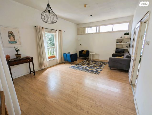 מעלה השחר 15