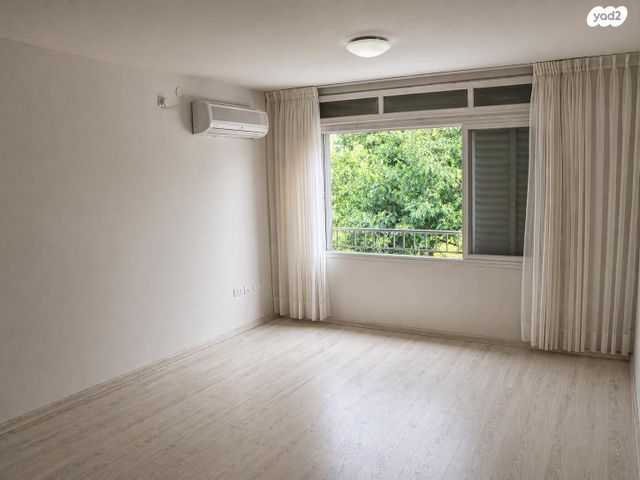 פנחס ספיר 10