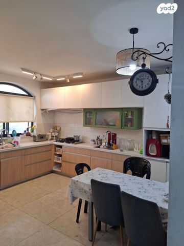 שושנת העמקים 1