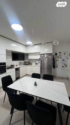 שדרות לוחמי הגטאות 17