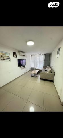 בכור שטרית 11