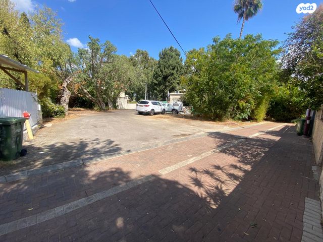 הרב יצחק ניסנבוים 