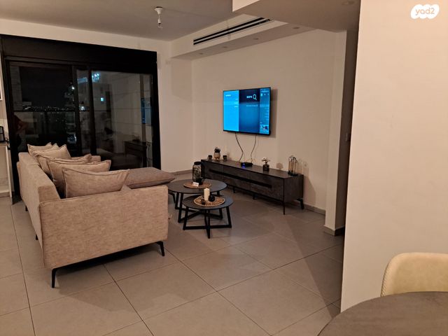 שולמית אלוני 7