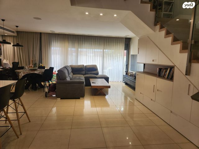 נאדין גורדימר 10