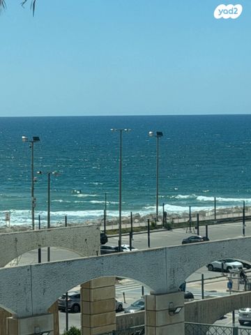 מרינה, פארק לאומי וחופים