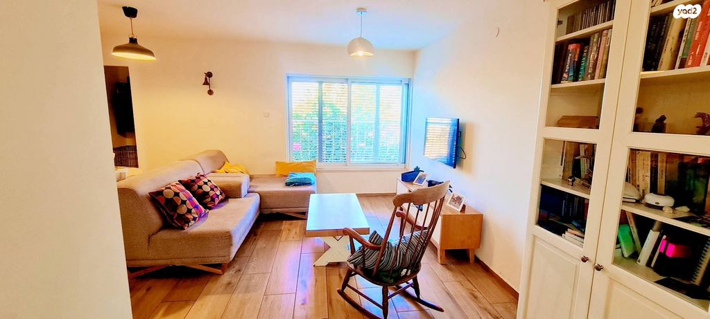 דירה, אבן יהודה