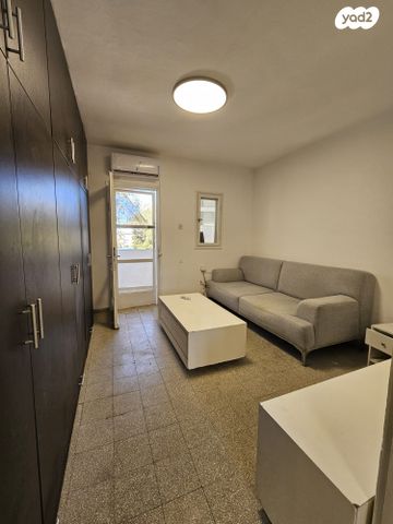 שדרות דגניה 12