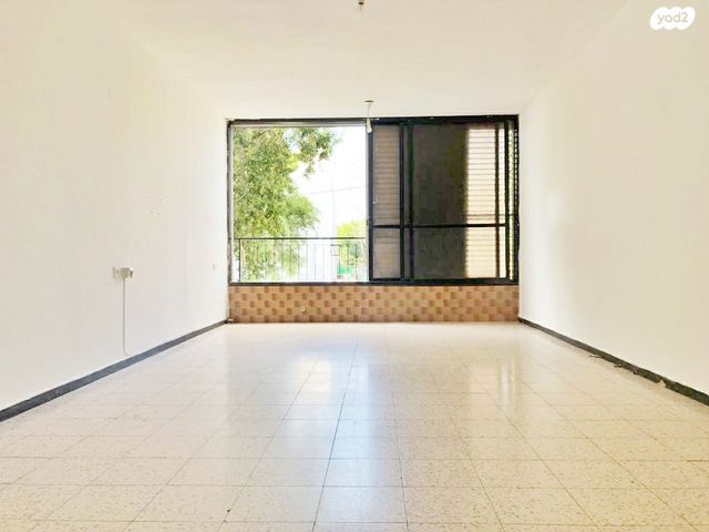 מרכז, קרית עבודה