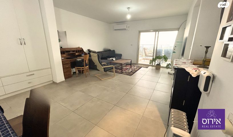 מודעת נכס, כפר ורדים