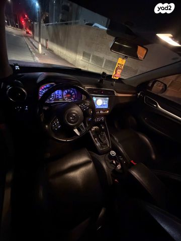 מודעת רכב אם ג'י ZS