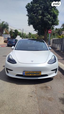 מודעת רכב טסלה מודל 3