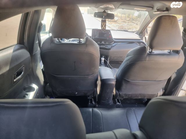 מודעת רכב טויוטה C-HR