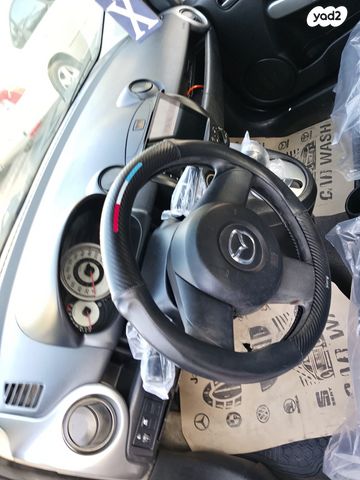 מודעת רכב מאזדה 2