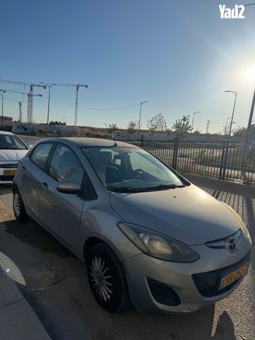 מודעת רכב מאזדה 2