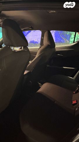 מודעת רכב טויוטה C-HR