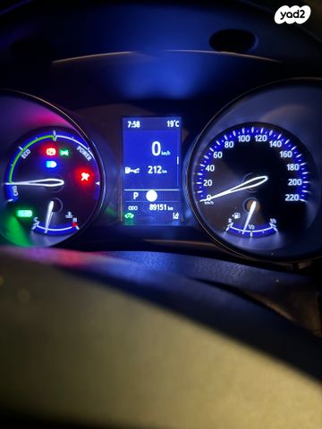 מודעת רכב טויוטה C-HR