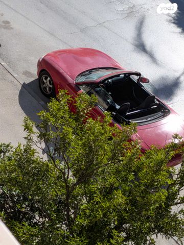 מודעת רכב מאזדה MX-5