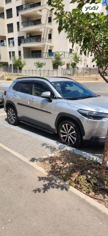 מודעת רכב טויוטה קורולה קרוס