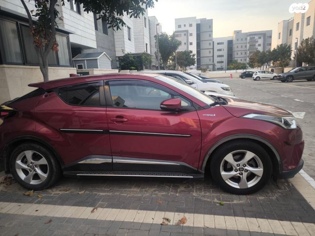 מודעת רכב טויוטה C-HR