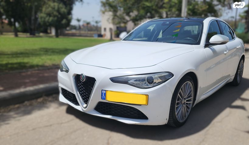 מודעת רכב אלפא רומיאו ג'וליה