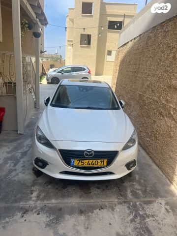 מודעת רכב מאזדה 3