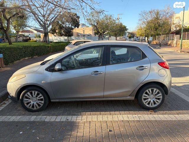 מודעת רכב מאזדה 2