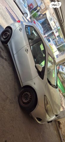 מודעת רכב מאזדה 2