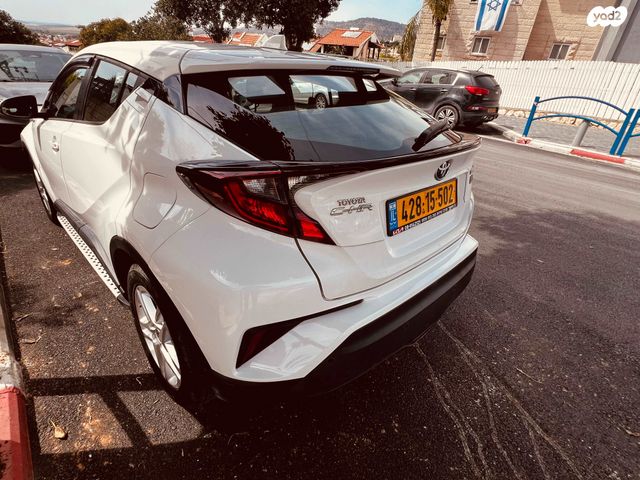 מודעת רכב טויוטה C-HR