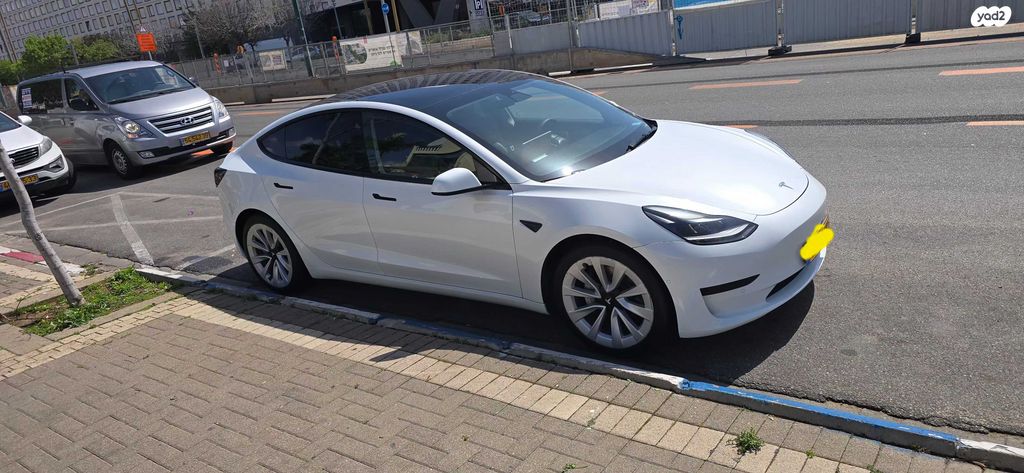 מודעת רכב טסלה מודל 3