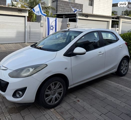 מודעת רכב מאזדה 2