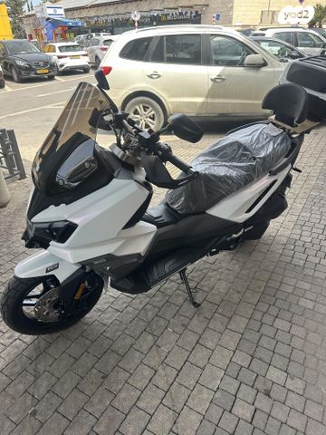 מודעת רכב סאן יאנג ADX 300