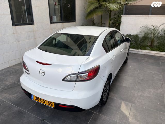 מודעת רכב מאזדה 3