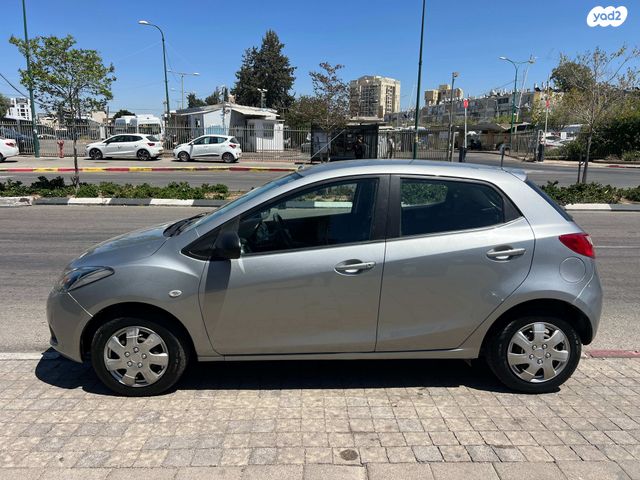 מודעת רכב מאזדה 2