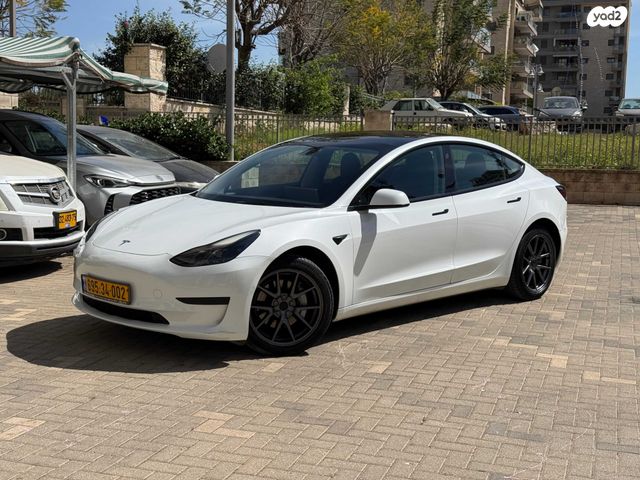 מודעת רכב טסלה מודל 3