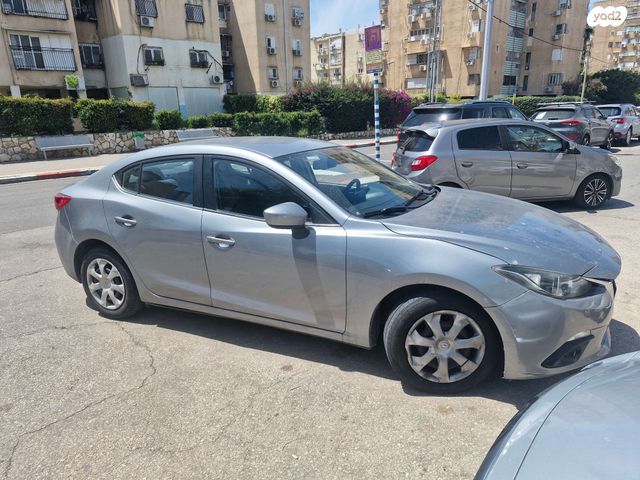 מודעת רכב מאזדה 3