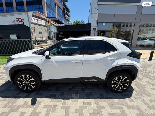 מודעת רכב טויוטה יאריס קרוס