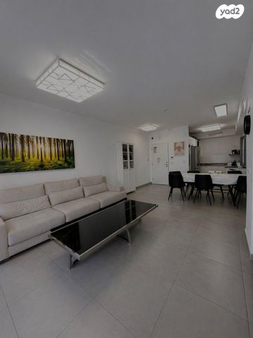 שושנה דמארי 2