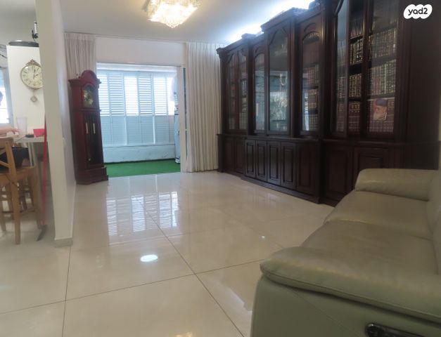 ד"ר נתן בירנבוים 5