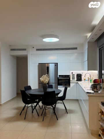 ניסים אלוני 14