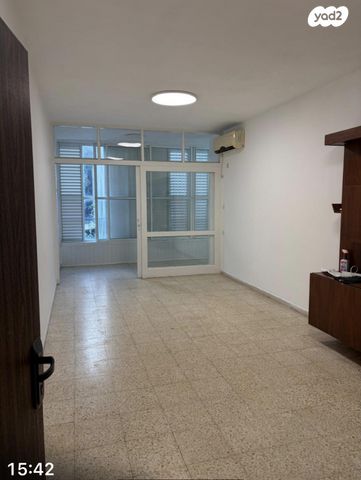 שדרות ירושלים 22