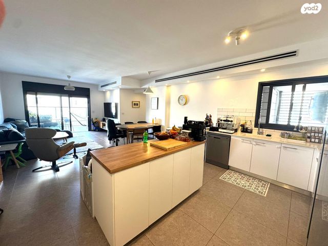 שדרות בן צבי 122