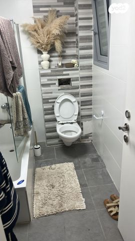 שדרות יצחק שמיר 20