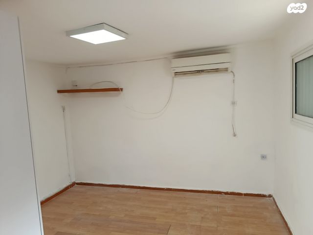 אפרים אהרונסון 28