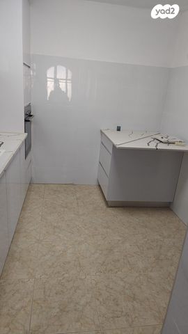 ח.מ. שפירא 12