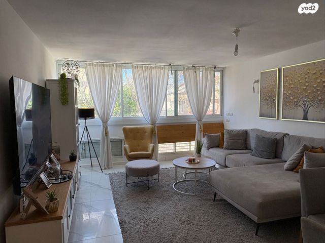 שרה אהרונסון 37