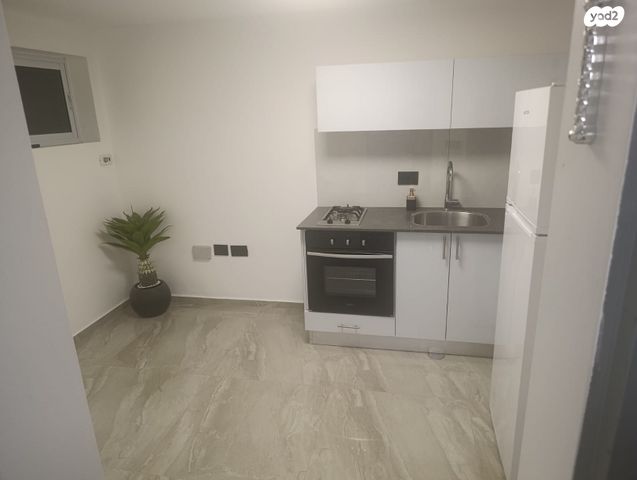 דרך הפרחים 81