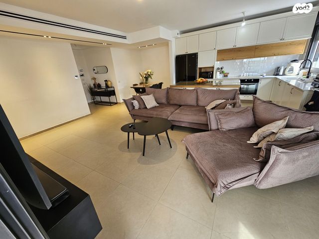 שדרות מנחם בגין 28