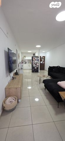 לוי אשכול 17