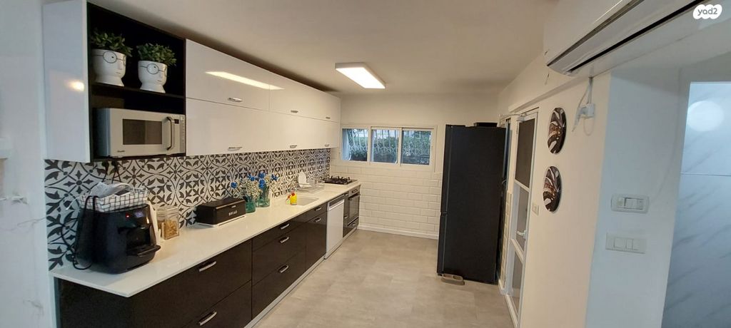 מרכז, קרית עבודה